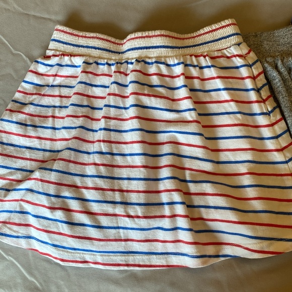 Gap Kids size XS 4-5 comfy skirt bundle. Three skirts, two with pockets. - Picture 12 of 12